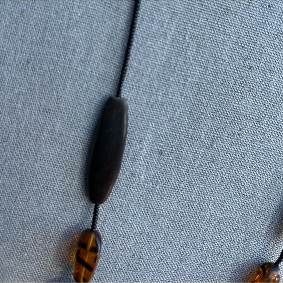Vintage Artisan Necklace Carved Wood & Glass Beads Silver Tone Clasp - Picture 3 of 4